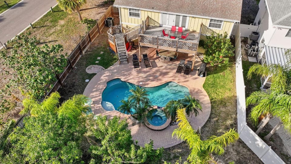 Walk2BeachDeep PoolFirepitgames House in Indian Rocks Beach