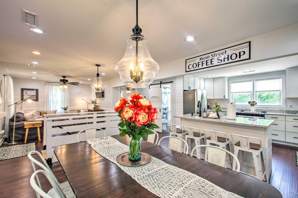 The Little Farmhouse Peaceful Wine Country Stay House in Afton