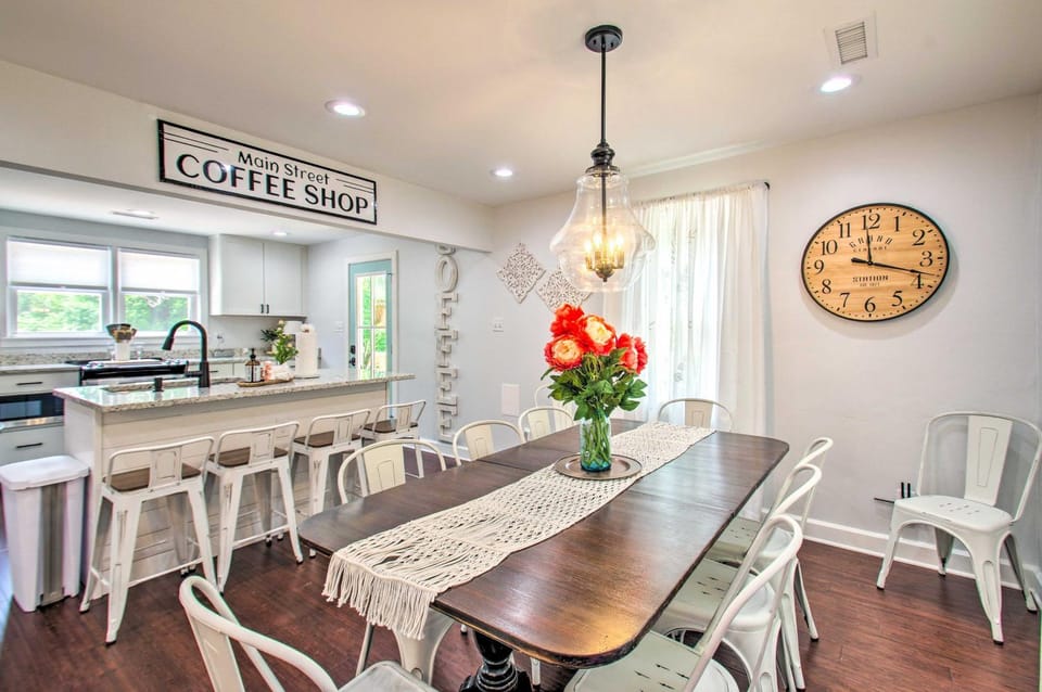 The Little Farmhouse Peaceful Wine Country Stay House in Afton