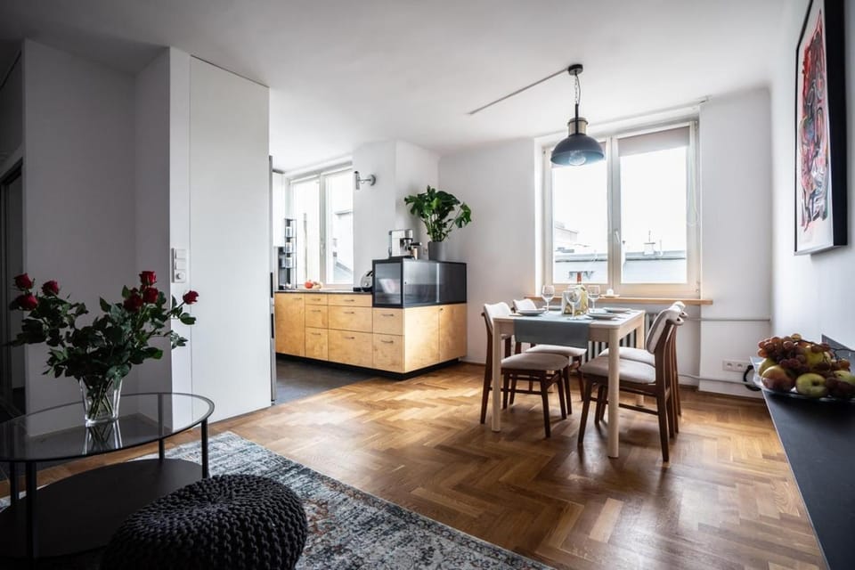 UrbanVibe Centrum | Stylish 2BR Hideaway Apartment in Warsaw