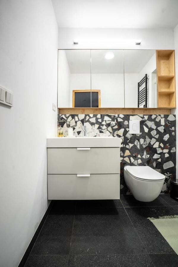 UrbanVibe Centrum | Stylish 2BR Hideaway Apartment in Warsaw