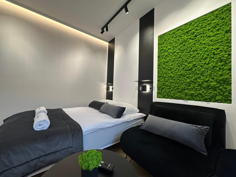 Bed, Photo of the whole room, Decorative detail, Bedroom, towels