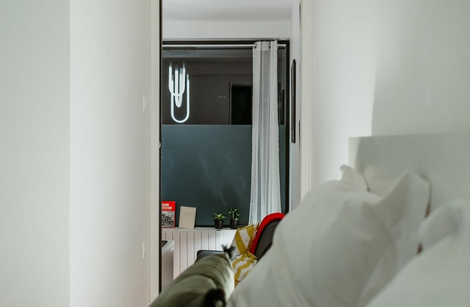 Nearby landmark, Bed, Living room, Bedroom, furniture, heating, internet, storage, wardrobe