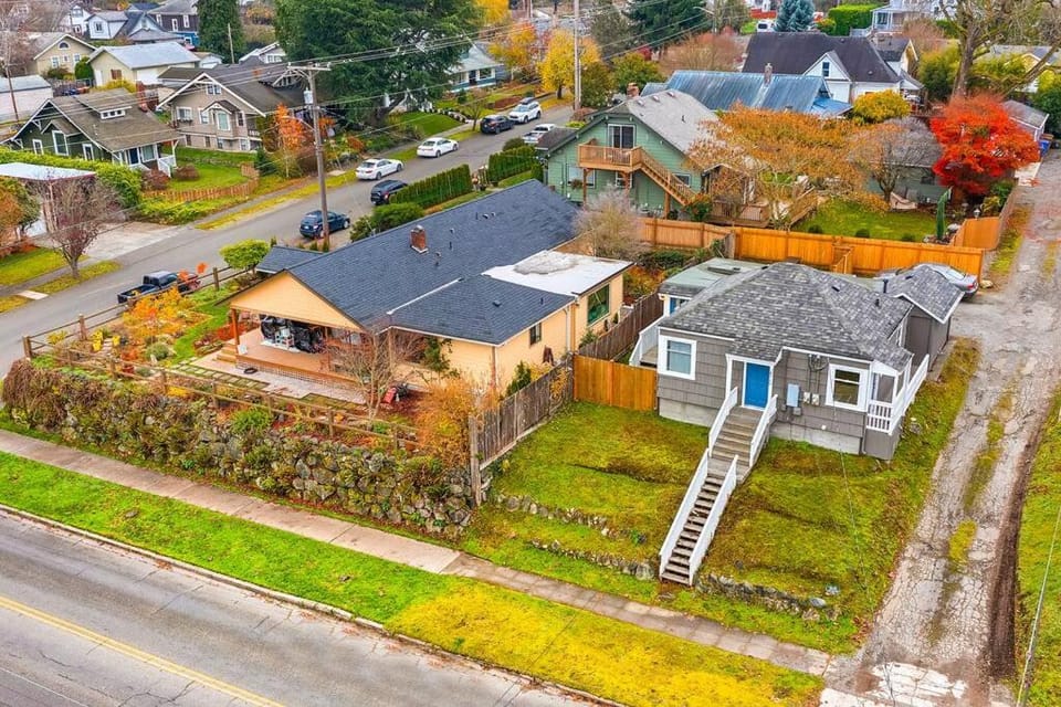 Walk to the waterfront! The Hobbit House Apartment in Tacoma