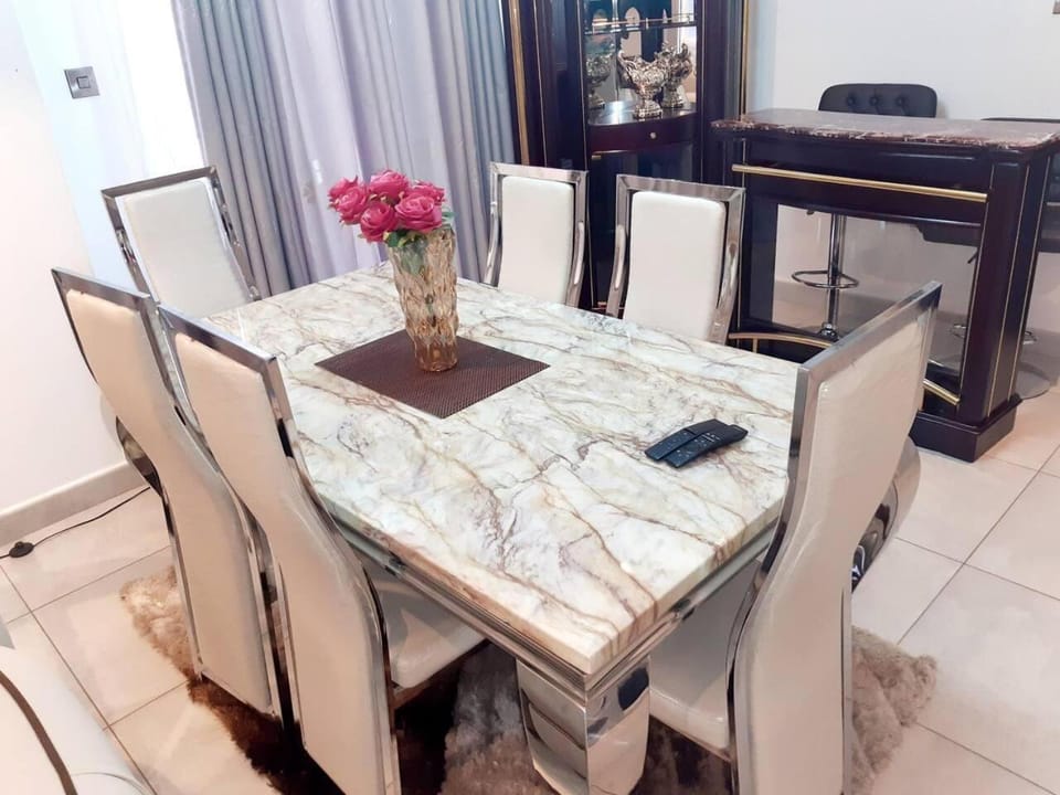 Immaculate Beauty Gem-5 Star Location- Pools - Gym Apartment in Accra