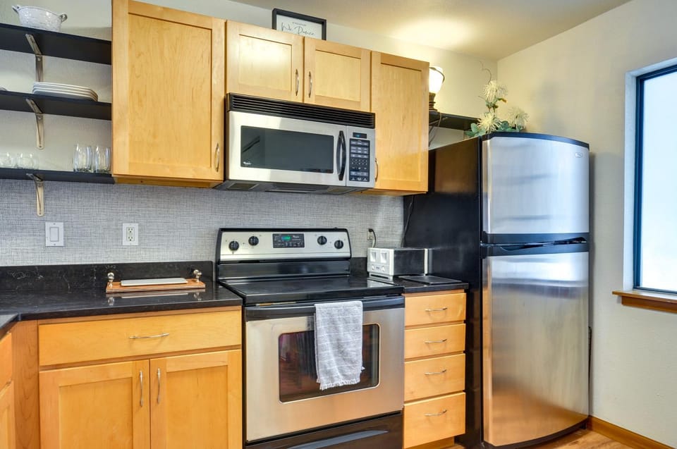 Portland Condo with Hot Tub Access, Near Downtown! Apartment in Pearl District