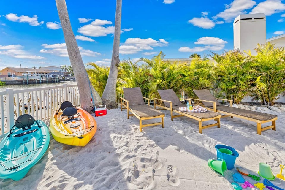Private heated PoolGymGamesSaunaMassage Chair House in Hernando Beach