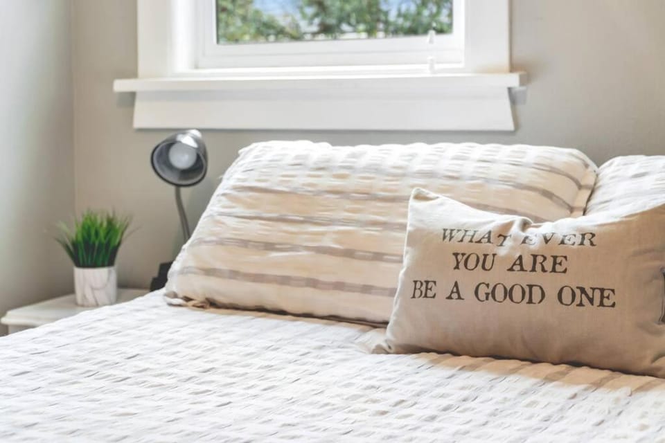 Walk to the waterfront! The Cozy Cottage Apartment in Tacoma