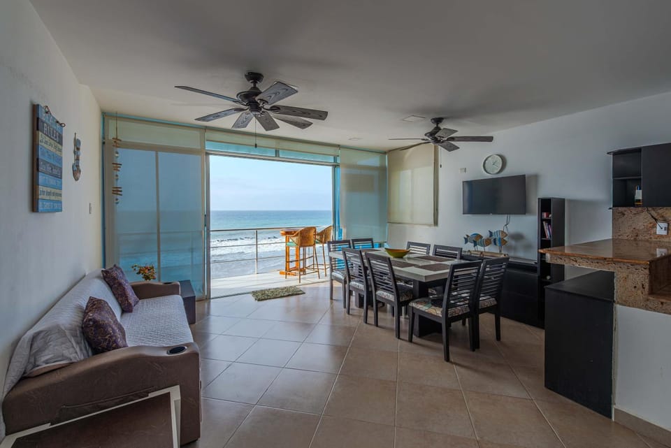 Natural landscape, TV and multimedia, View (from property/room), Living room, Dining area, Sea view