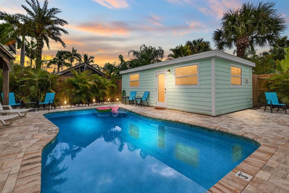 Walk2Beach&Make Memoriespool House in Clearwater Beach