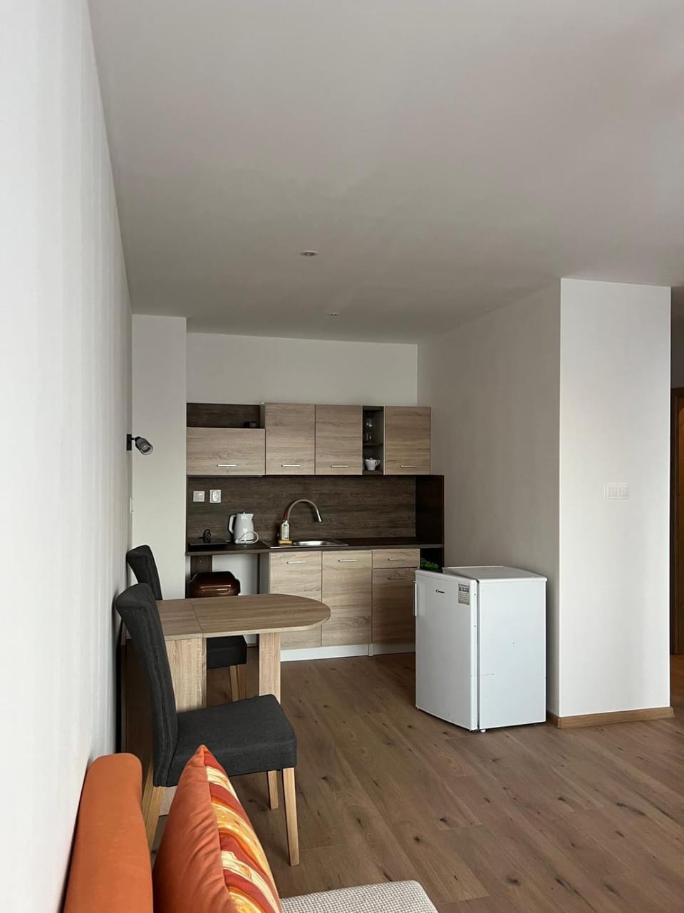 Kitchen or kitchenette, Living room, Seating area, Dining area, minibar, oven