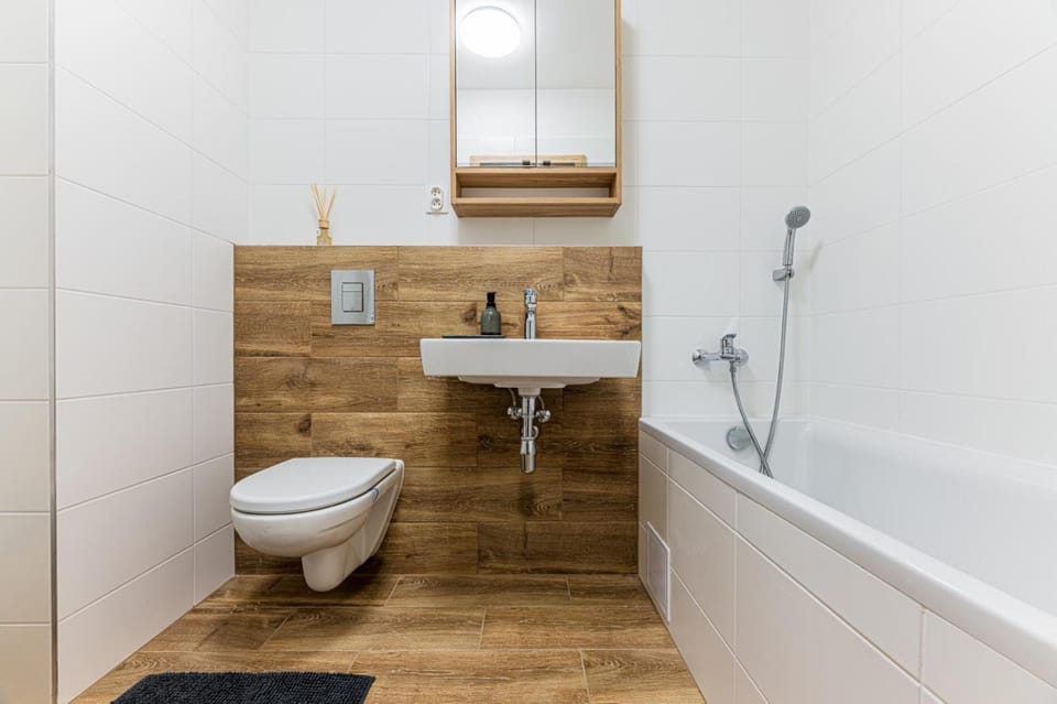 Shower, Toilet, Bathroom, Bath, towels