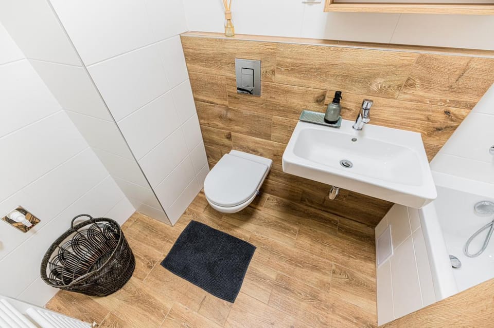 Toilet, Bathroom, towels
