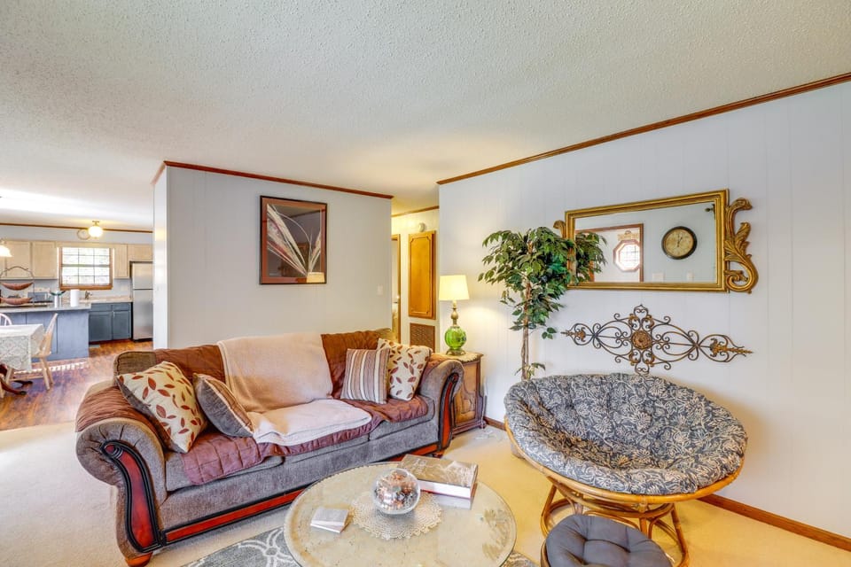 Fairfield Bay Getaway < 10 Mi to Boating & Hiking House in Fairfield Bay