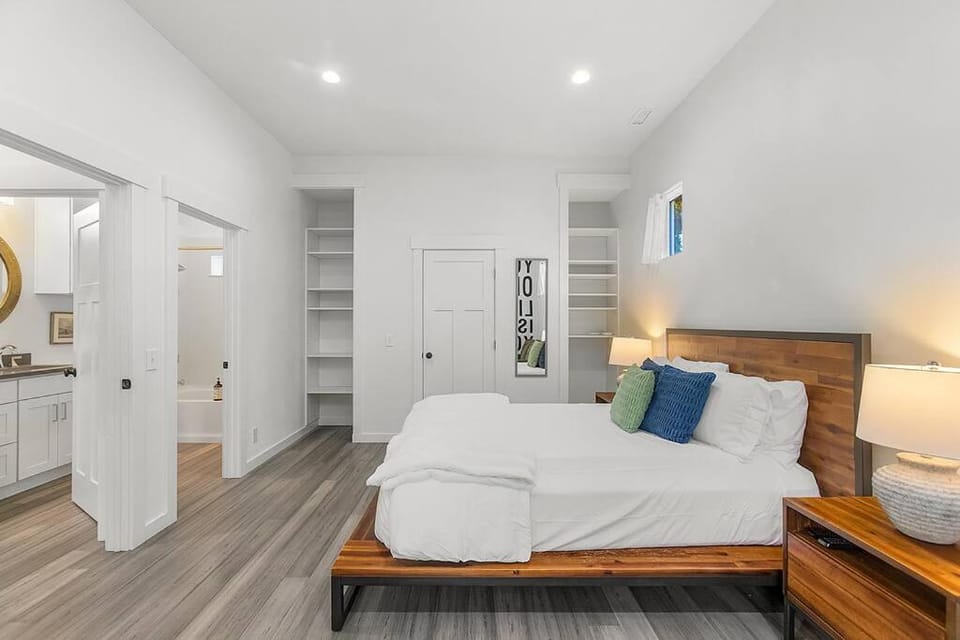 Walk to the waterfront - Charmwood House in Tacoma Apartment in Tacoma