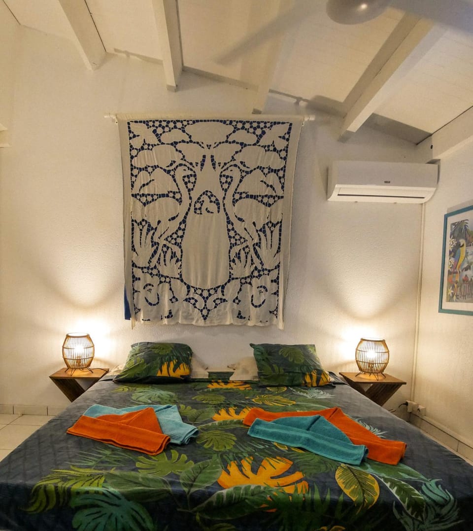 Bed, Bedroom, towels, air conditioner
