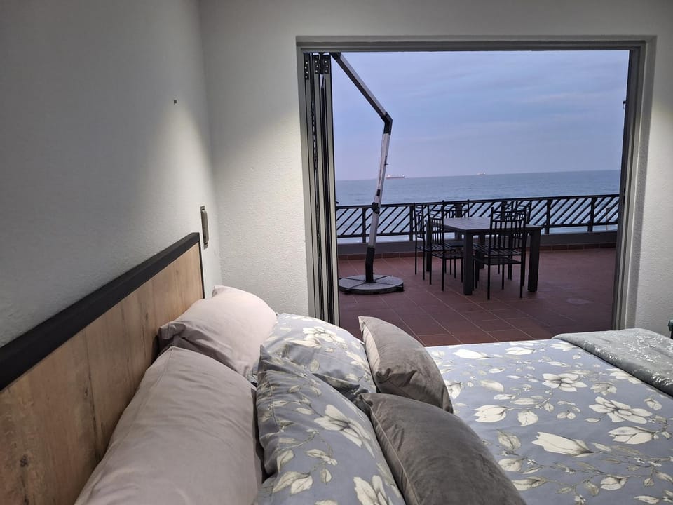SEA FACING modern 3-bedroom apartment, Umdloti Apartment in KwaZulu-Natal