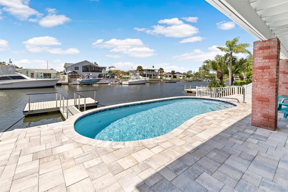 Waterfront HomeHeated PoolKayaksSunsets House in Hernando Beach