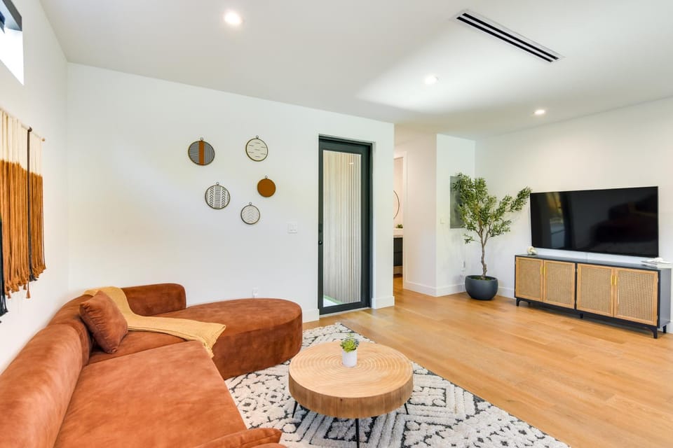 Modern Miami Home w/ Pool 1 Mi to Design District! House in Miami