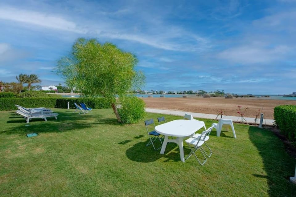 Natural landscape, Garden, Garden view, Sea view, sunbed