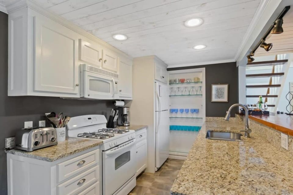 Stay On The Cape Vacation Rentals: Contemporary Saltbox In New Seabury House in New Seabury