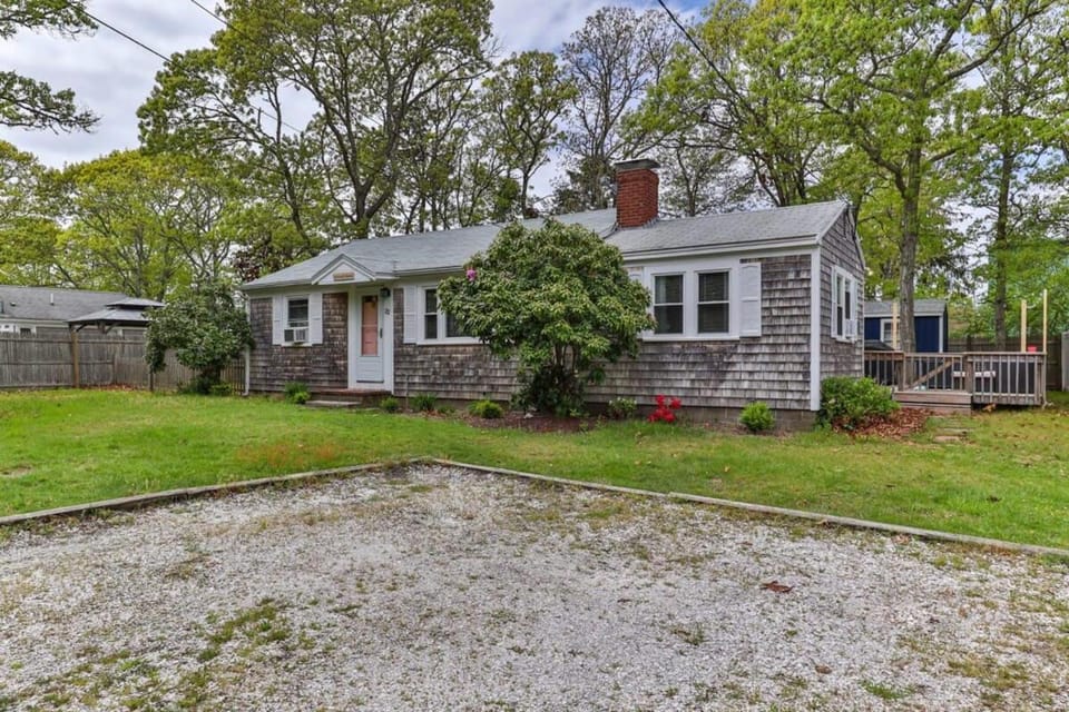 Stay On The Cape Vacation Rentals: Perfect Spot In Yarmouth Book Now & Relax House in South Yarmouth