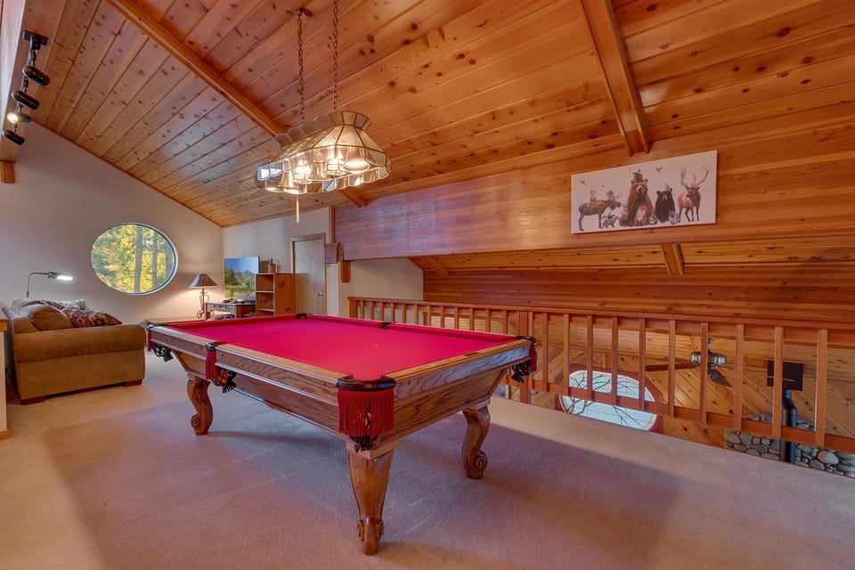 Dogwood Place by Tahoe Getaways - 3BR Pet-Friendly Tahoe Donner Home w Hot Tub, Pool Table, Wood Fireplace & HOA Amenities House in Truckee