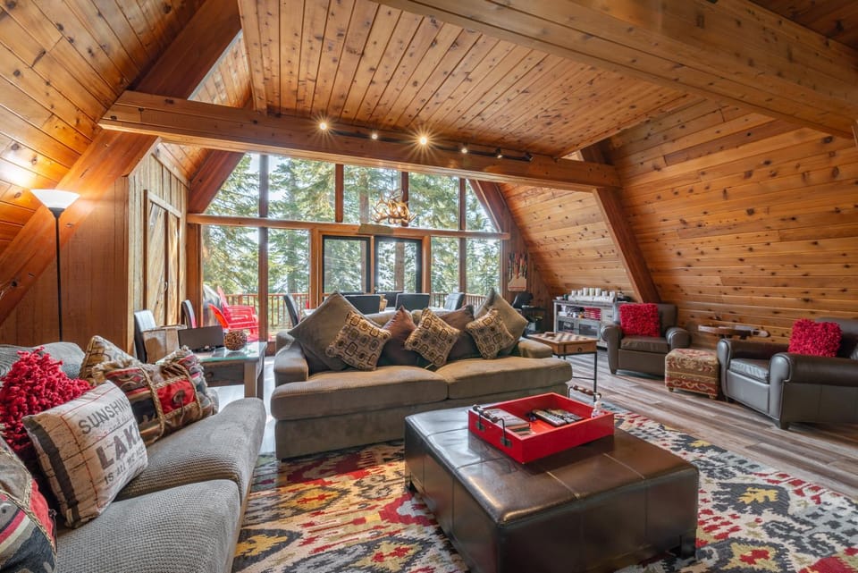 Ember Ridge Retreat by Tahoe Getaways - 3BR Pet-Friendly Carnelian Bay Rental w Fenced Yard, Ping Pong, Hot Tub, Near Northstar House in Lake Tahoe