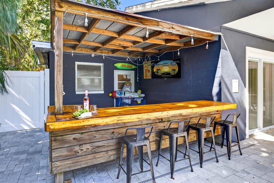 Steps to beachTiki BarHeated Poolfun! House in Indian Rocks Beach