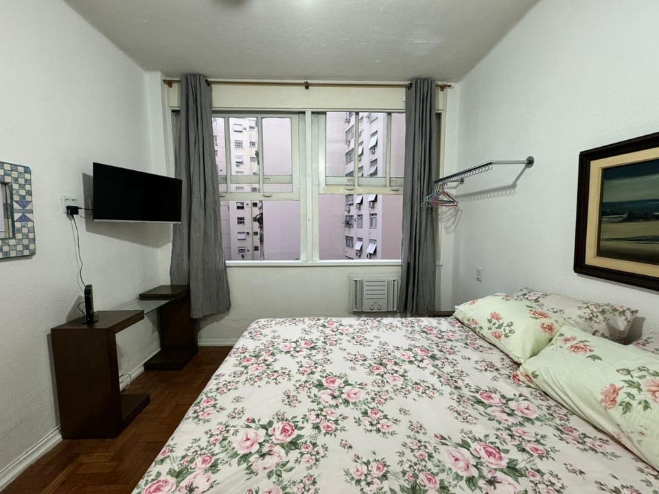 Bed, air conditioner