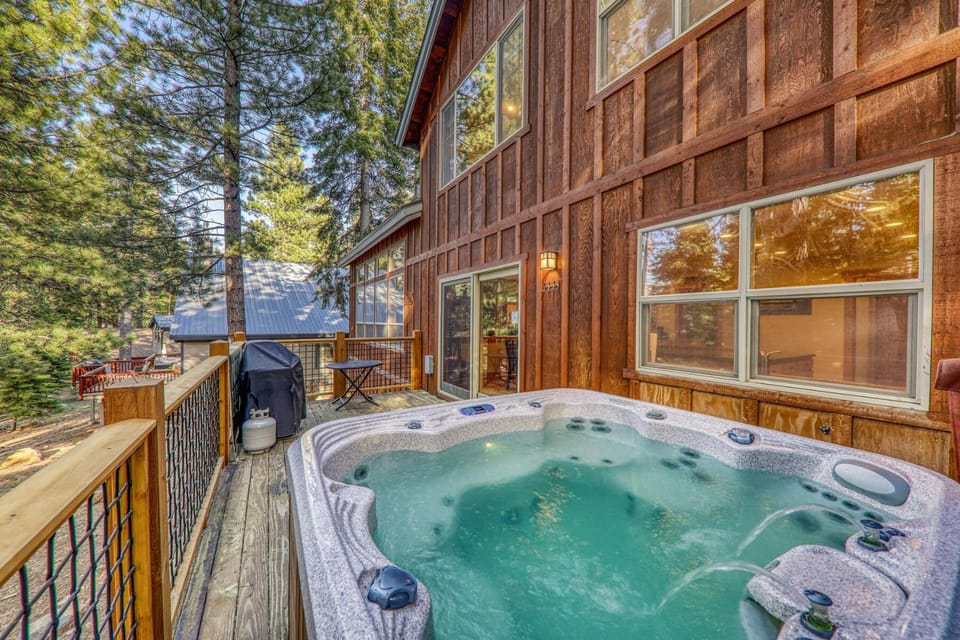 Patio, Hot Tub, Balcony/Terrace