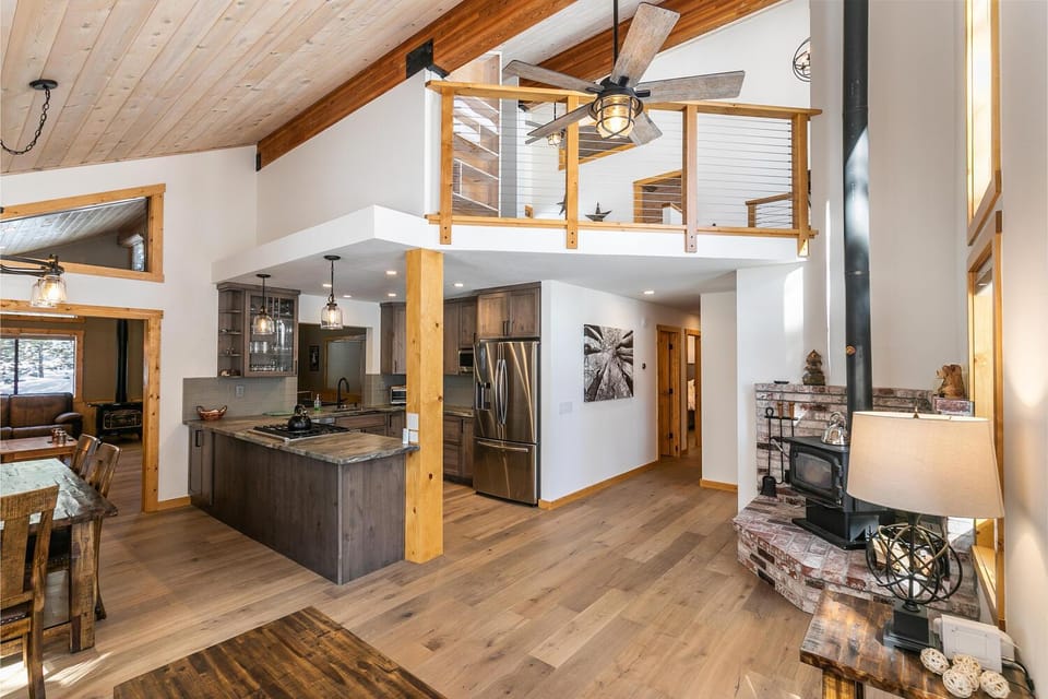 Kokanee at Tahoe Donner - Charming 3 BR - Pool Table - Fireplace - Amenity Access! House in Truckee