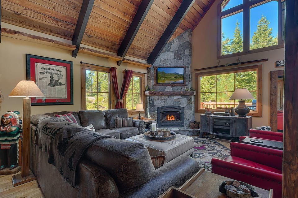 Lazy Bear's Lodge By Tahoe Getaways - Remodeled 3 BR w Hot Tub! House in Tahoe City