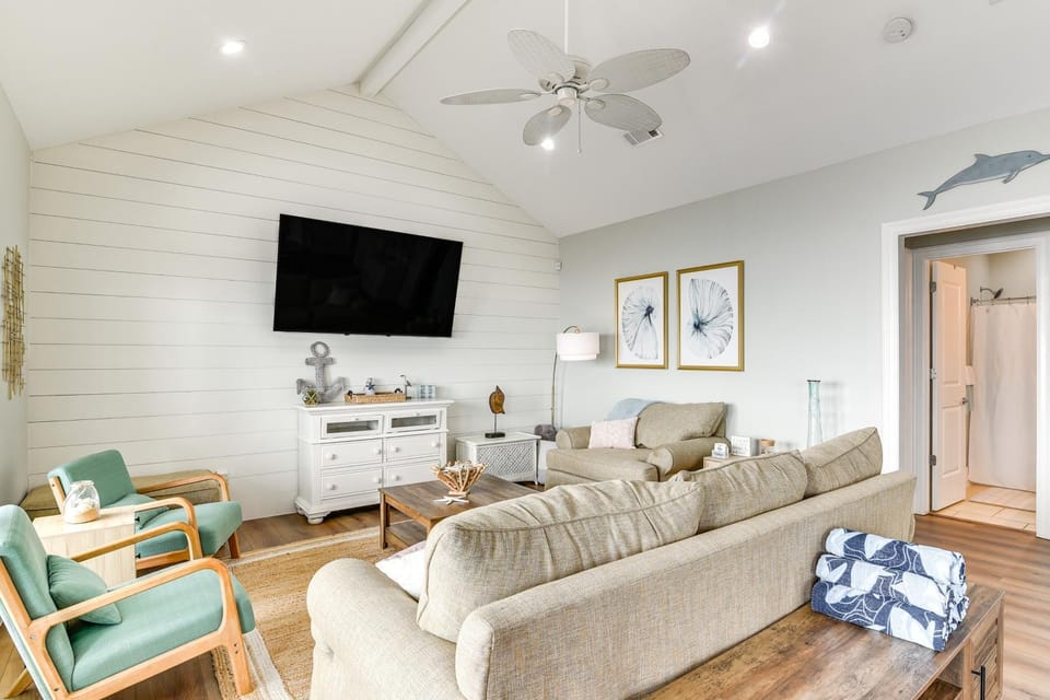 Games, Grills + Path to Ocean! Crystal Beach Haven House in Bolivar Peninsula