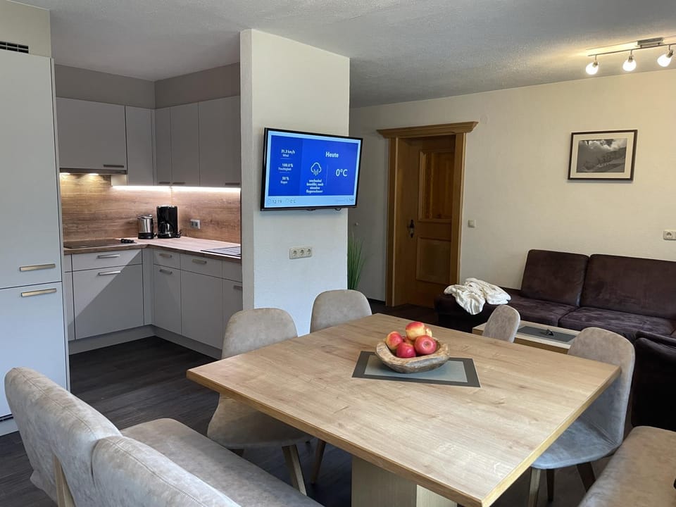 Kitchen or kitchenette, Living room, Dining area