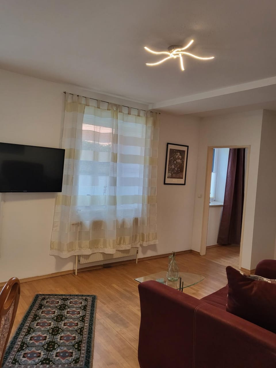 TV and multimedia, Living room, Seating area, Evening entertainment