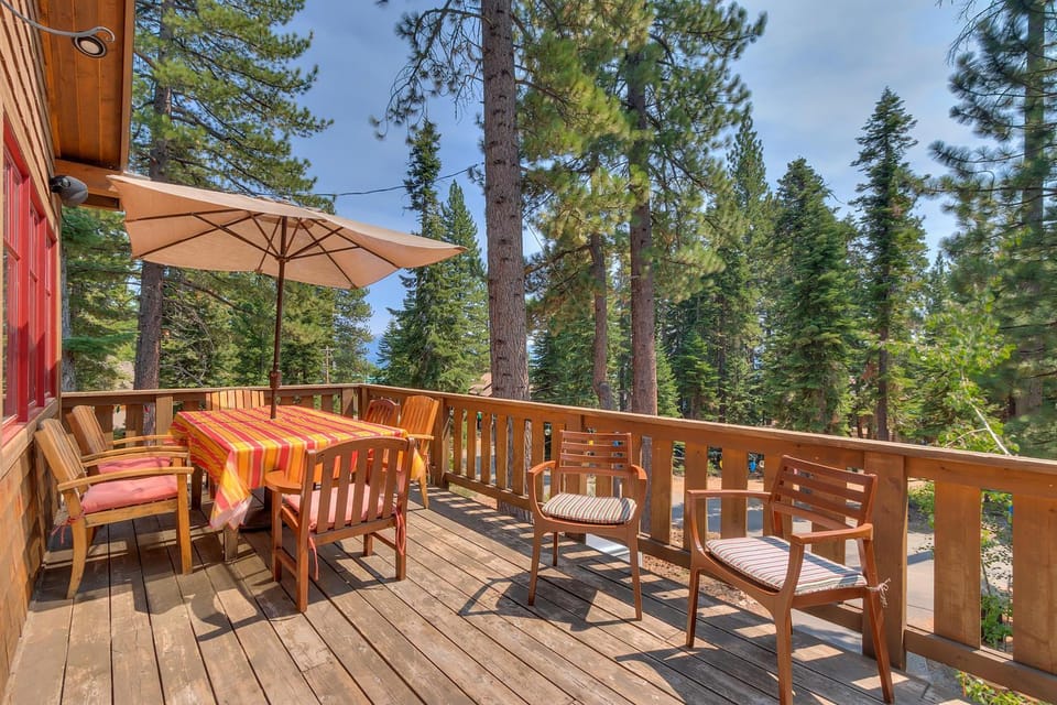 Mountain Escape at North Shore - Upscale 4BR Easy Walk to Lake & Private Hot Tub! House in Lake Tahoe