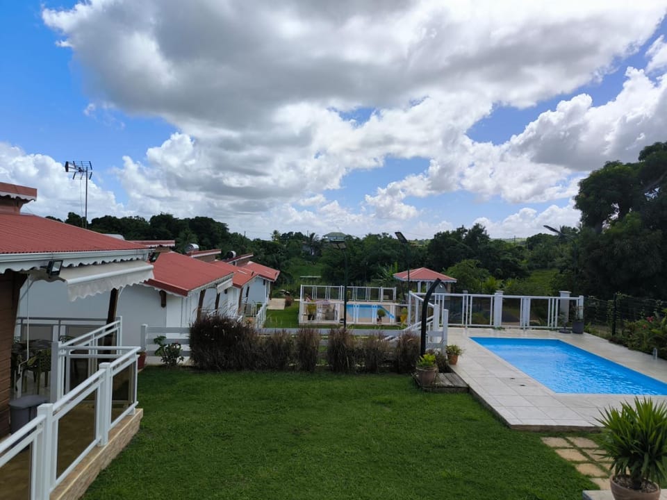 Les papillons Doré- Mango House in Leeward Islands