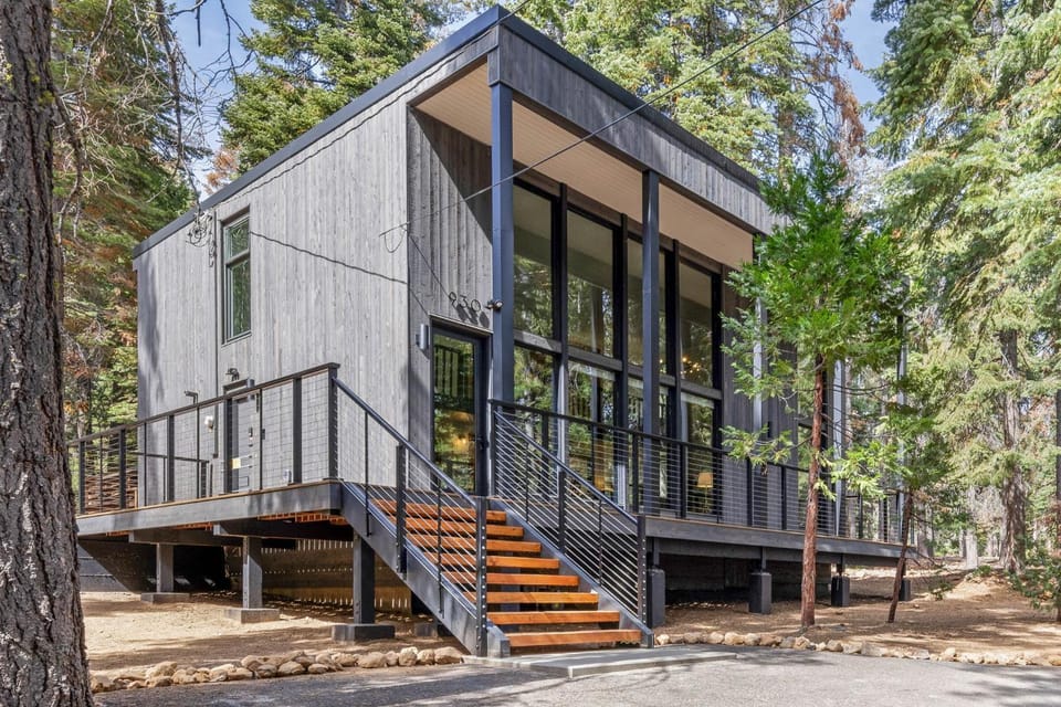 Ellis Peak Retreat - Hot Tub, Wood Fireplace, Close to Tahoe City & Dining House in Tahoe City