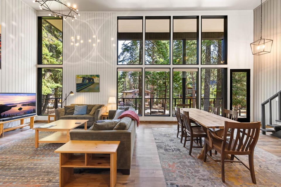 Ellis Peak Retreat - Hot Tub, Wood Fireplace, Close to Tahoe City & Dining House in Tahoe City