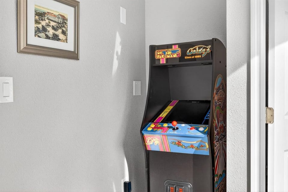 Tropical BackyardHeated PoolArcadeshuffleboard House in Indian Rocks Beach
