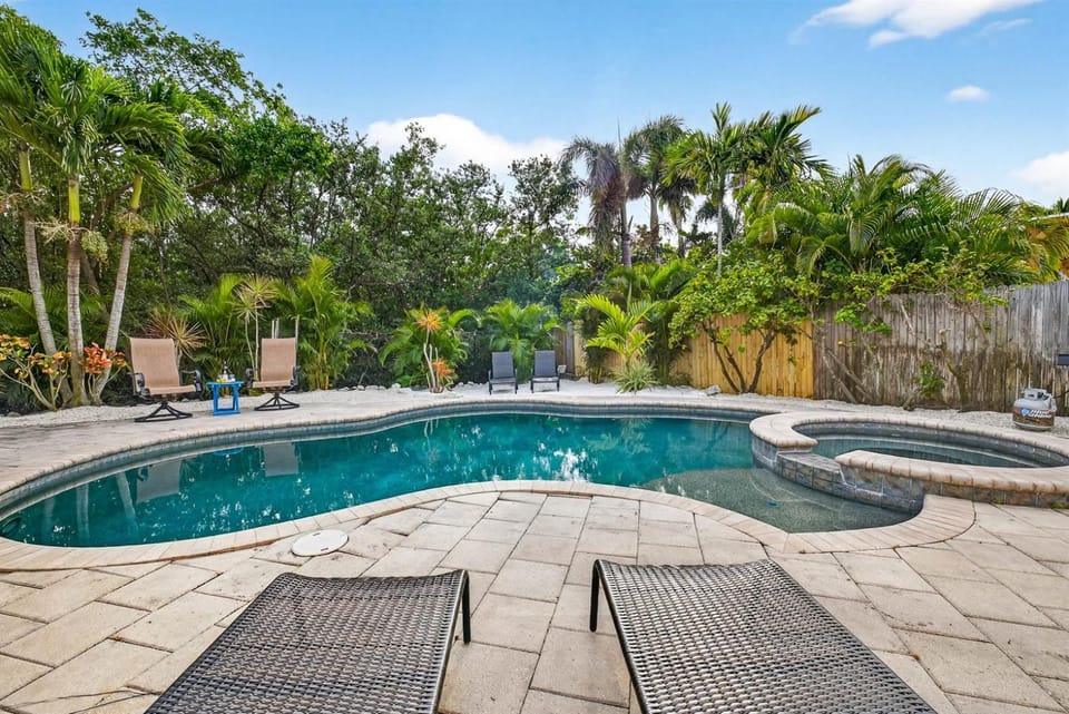 Tropical BackyardHeated PoolArcadeshuffleboard House in Indian Rocks Beach