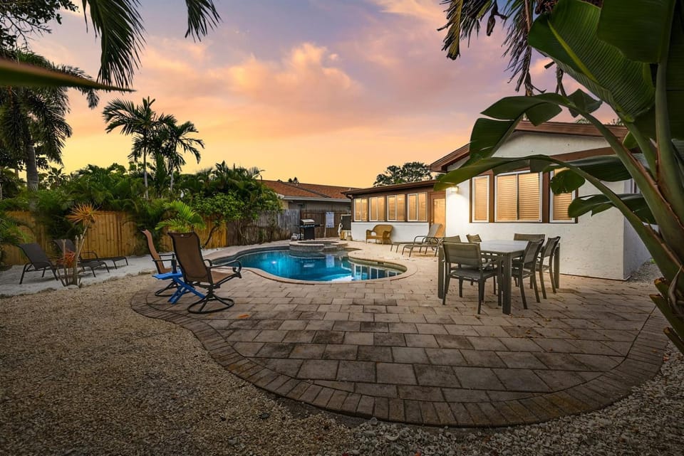 Tropical BackyardHeated PoolArcadeshuffleboard House in Indian Rocks Beach