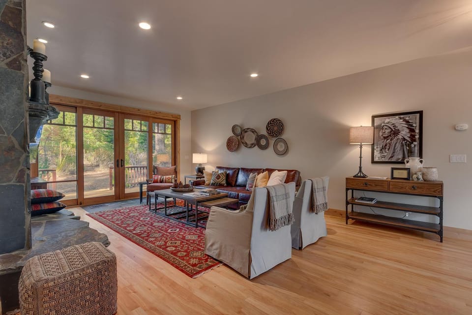 Pine Meadow at Gray's Crossing - 4BR w Two Master Suites House in Truckee