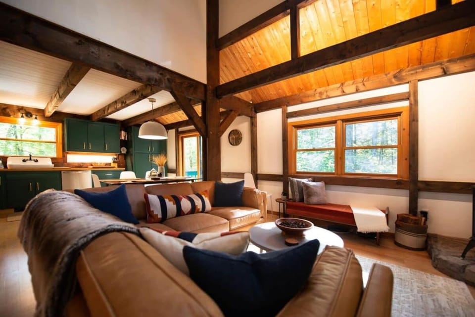 Berkshire Vacation Rentals: Stonebridge Cabin: Modern Amenities Enjoy Nature Cabin in Lee