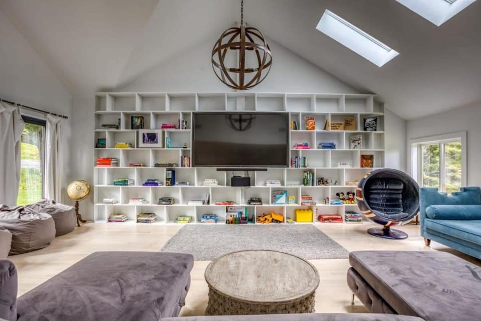 Berkshire Vacation Rentals: The Brookman: Renovated 6000 SF Estate On 40 Acres House in Williamstown