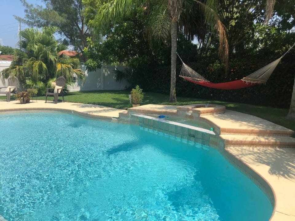 Walk2IRBGymPoolGamesFun House in Indian Rocks Beach