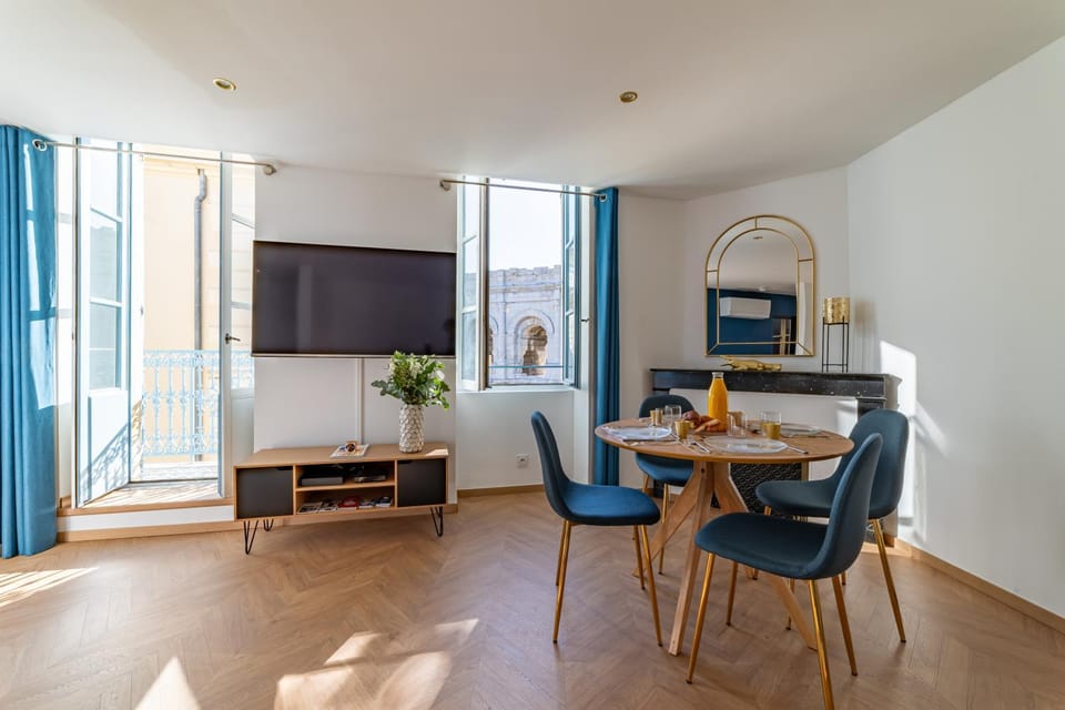 Living room, Meals