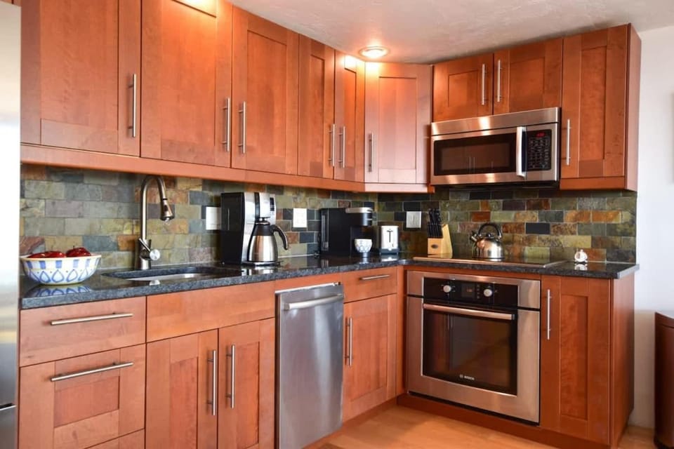 Gorgeous water views in the center of town Apartment in Provincetown