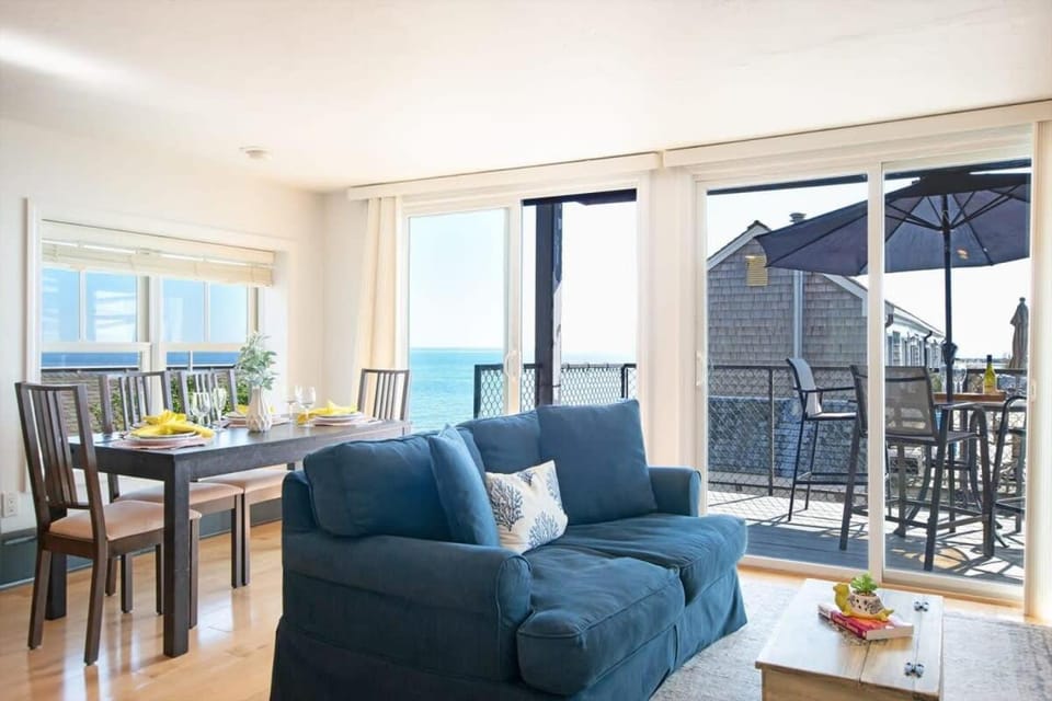 Gorgeous water views in the center of town Apartment in Provincetown